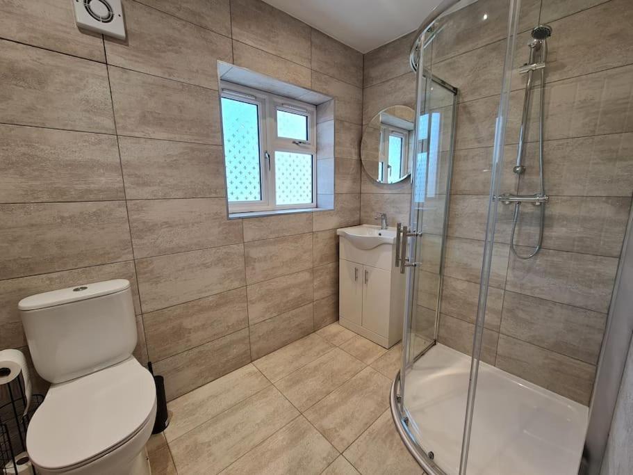 Elm Park Cheerful 4-Bedroom Holiday Home Hornchurch Екстериор снимка