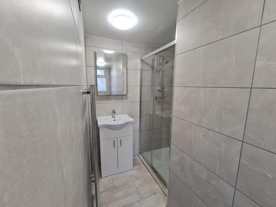 Elm Park Cheerful 4-Bedroom Holiday Home Hornchurch Екстериор снимка