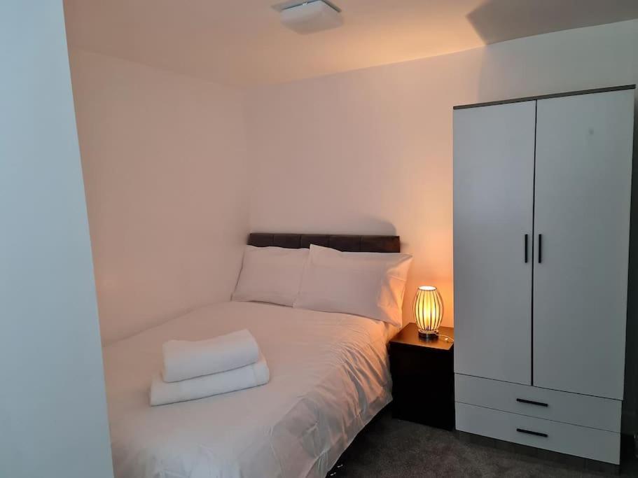 Elm Park Cheerful 4-Bedroom Holiday Home Hornchurch Екстериор снимка